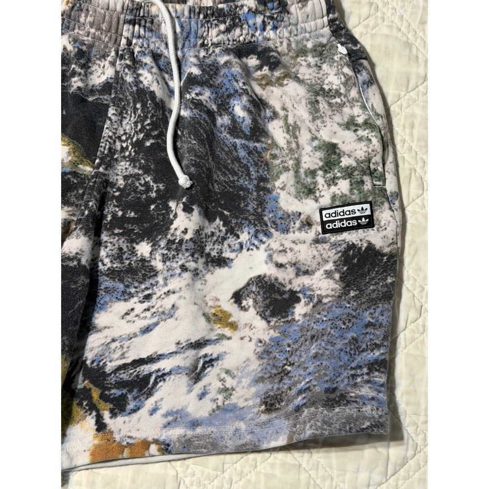 Adidas Shorts Mens Large Multi Ryv Abstract Mountain Print Sweat Shorts GD9298 - Picture 3 of 15